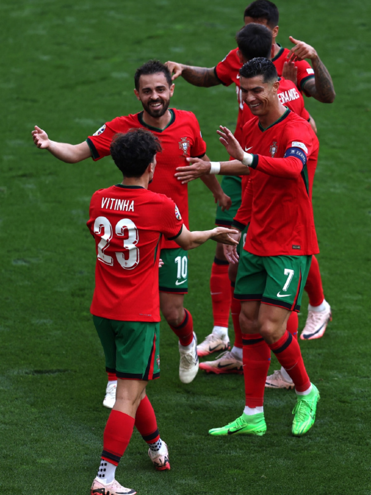 德国队逆转葡萄牙队，奥恰洛夫带队取胜