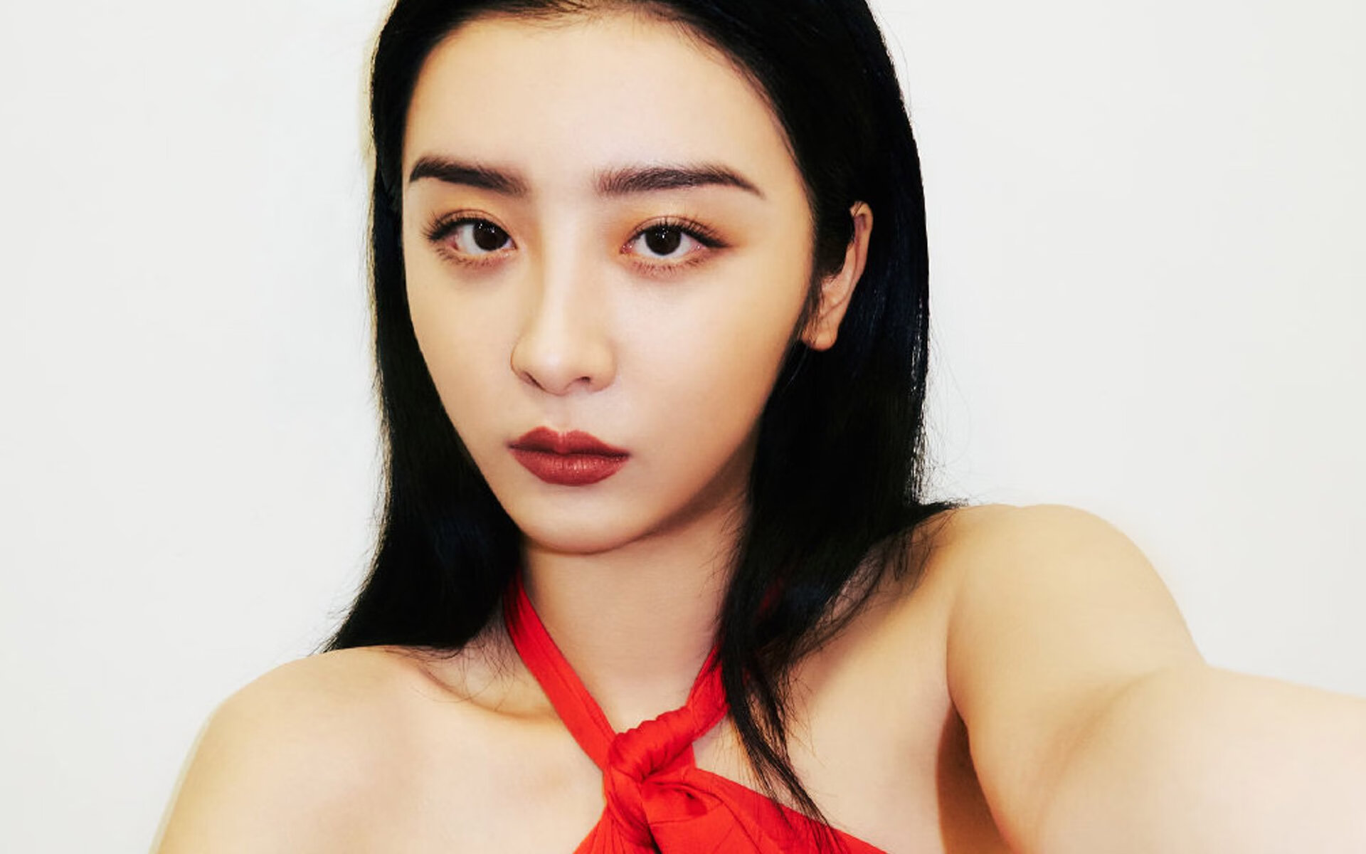 绿茵双响炮，奥纳纳天神下凡般爆发，威尔士疾风骤雨火力碾压牙买加