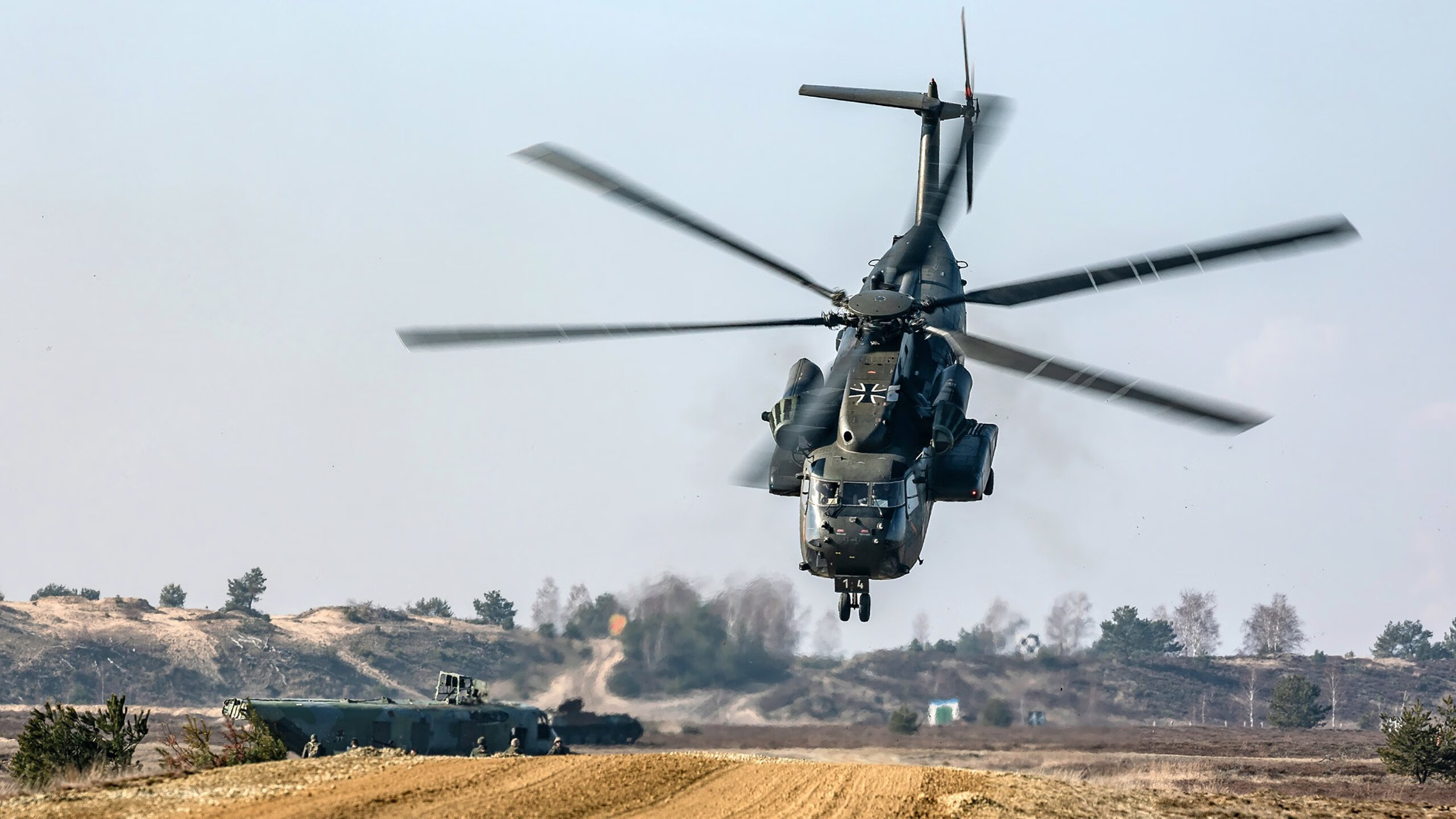 莱万一剑封喉！波兰决胜局惊魂带走伊拉克，巨星时刻定乾坤