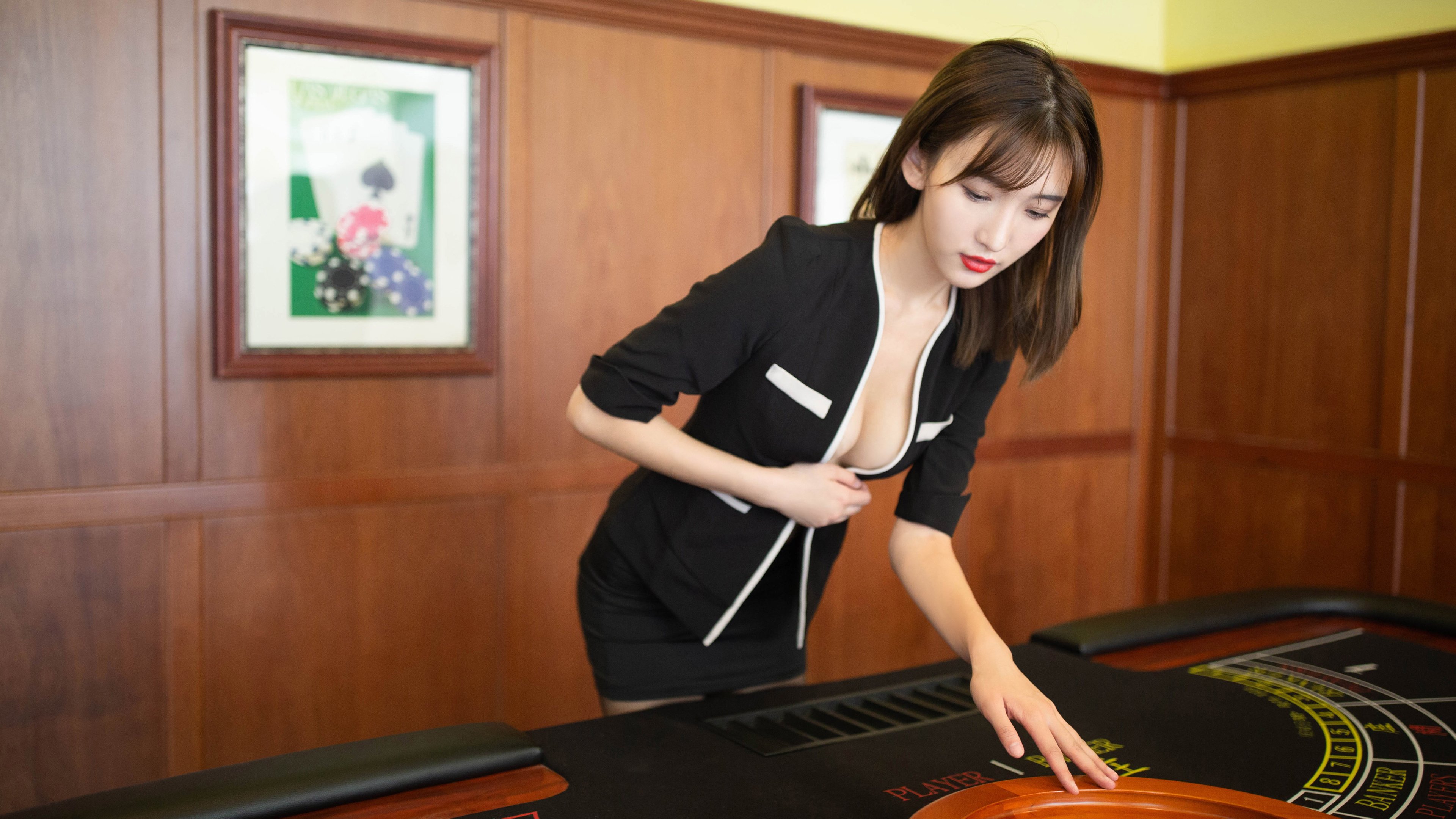 开云sport-封死哈梅斯，却漏掉皮克，贝蒂斯看似压制乌拉圭，实则是皮克控潮的艺术